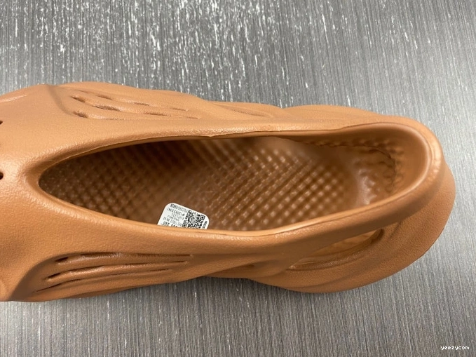 Yeezy HP5335 Clay Adidas Foam Red RNR 1030